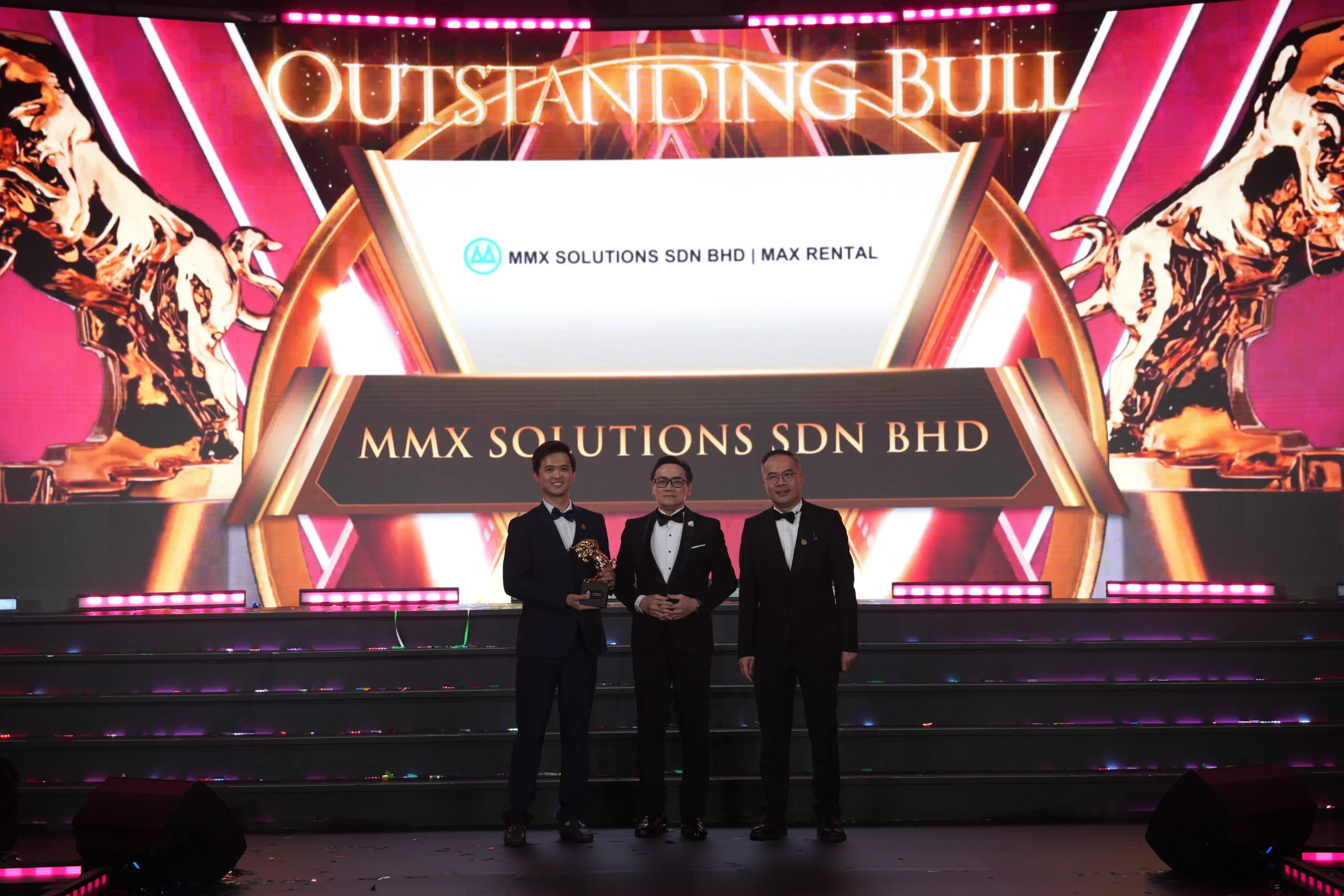 MMX Solutions receiving the Golden Bull Award 2026