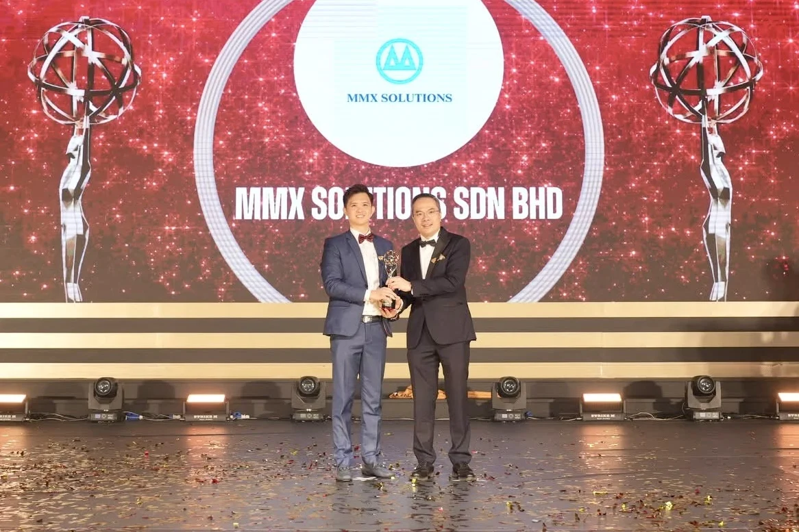 MMX Solutions receiving the SME100 Award 2024